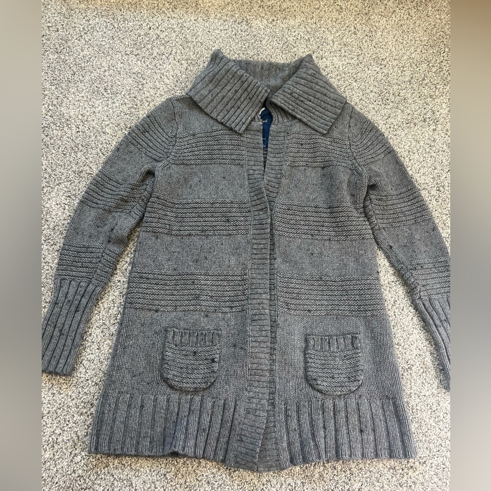 American Eagle Cardigan Collared With Snap Button Closure In Size M Gray Color